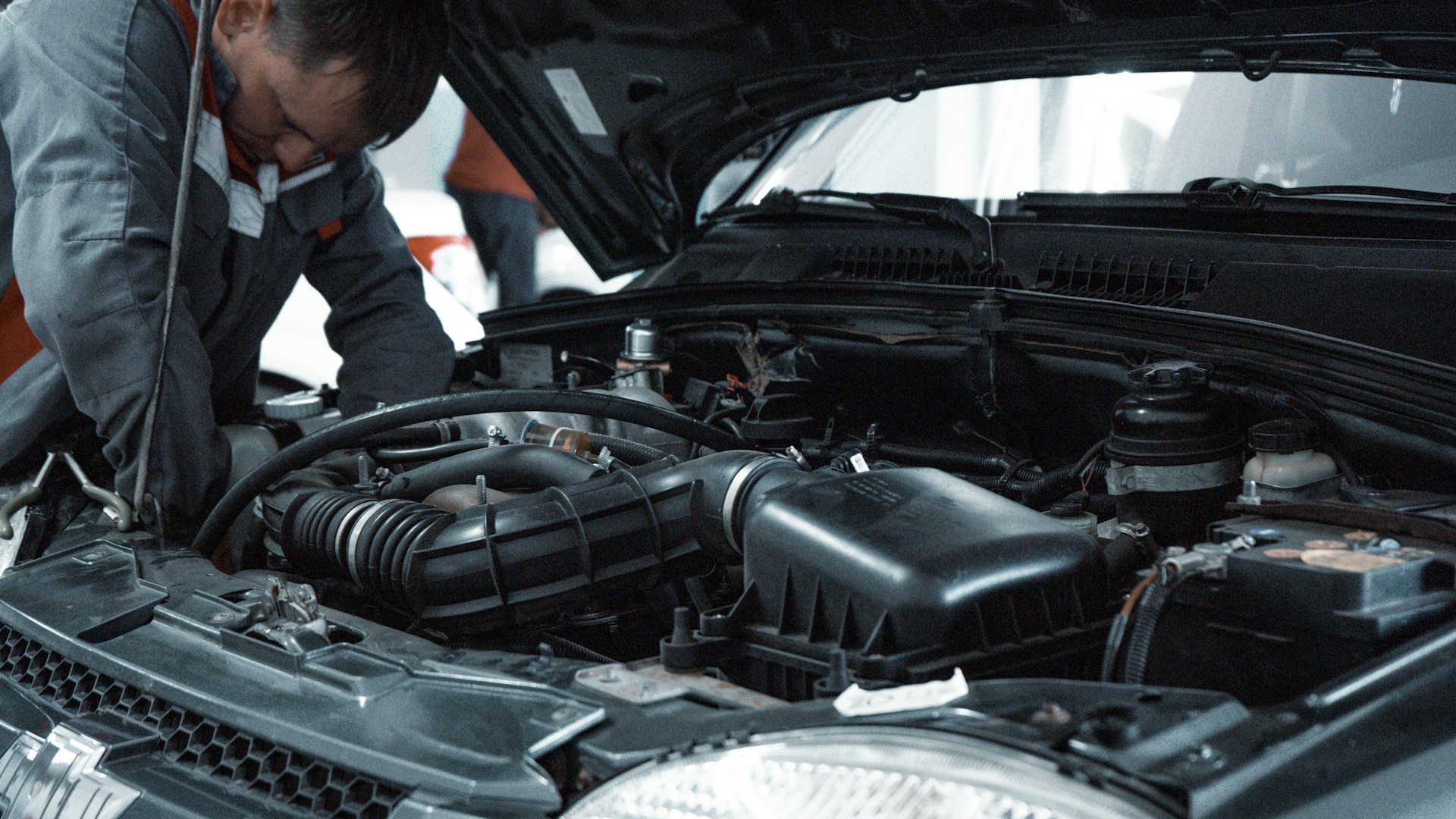 10 Car Problems That Usually Require Towing (And 5 You Can Fix on the Roadside)